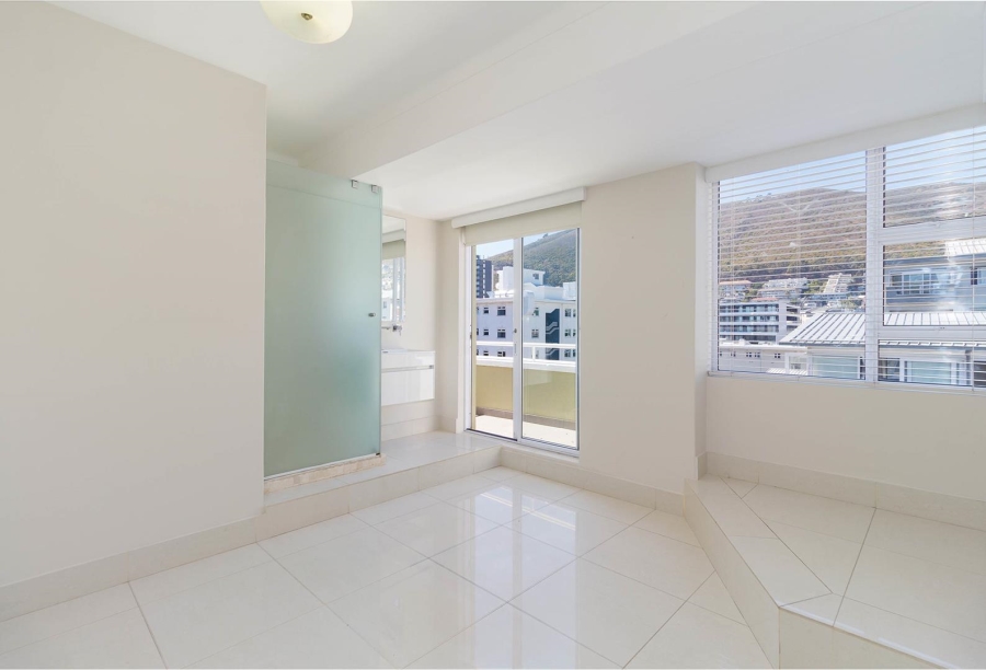 3 Bedroom Property for Sale in Sea Point Western Cape